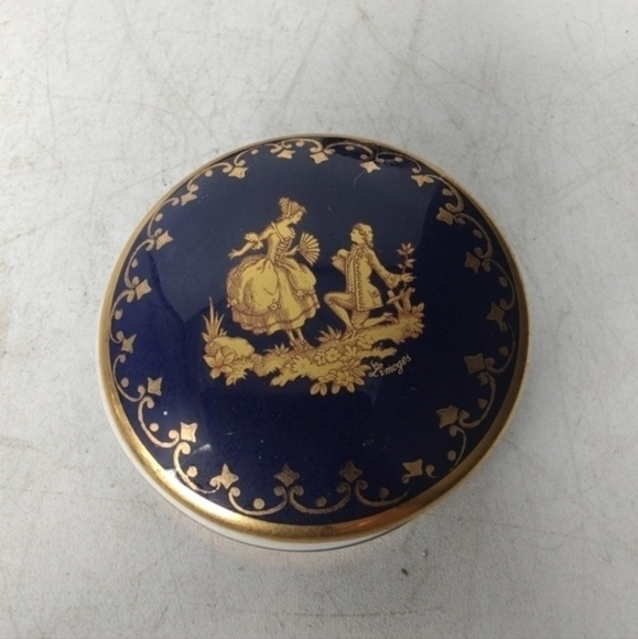 Limoges vintage courting scene trinket‎ jar - Picture 1 of 5